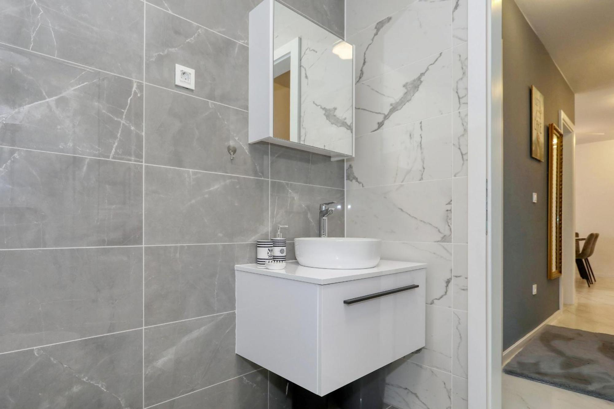 Apartment Relex With Pool & Jacuzzi Privlaka  Exterior foto